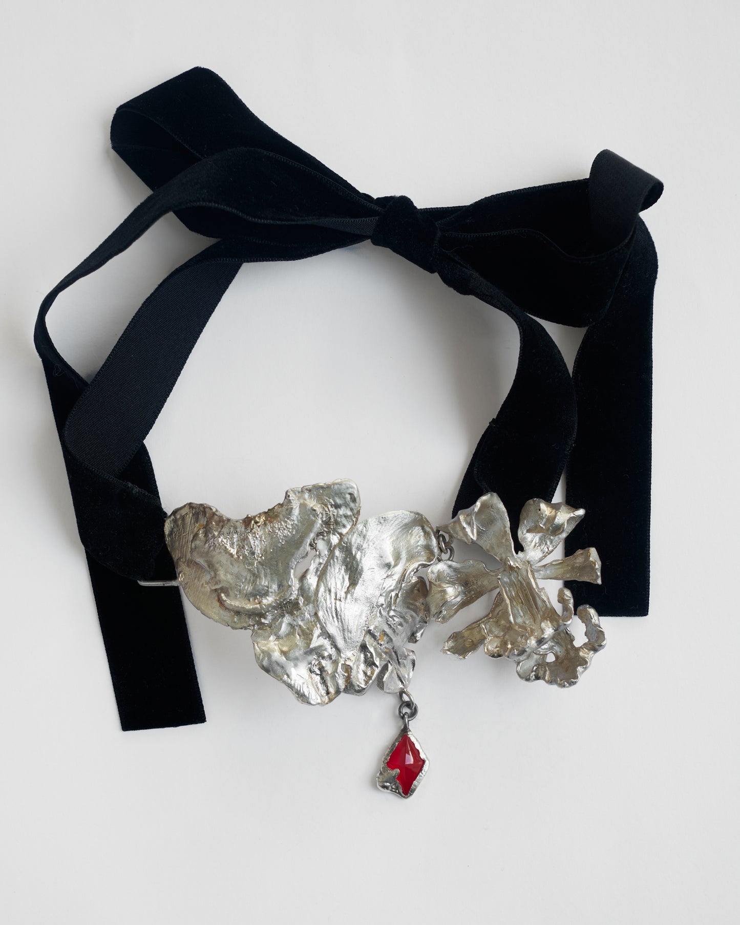 SILVER AVI CHOKER